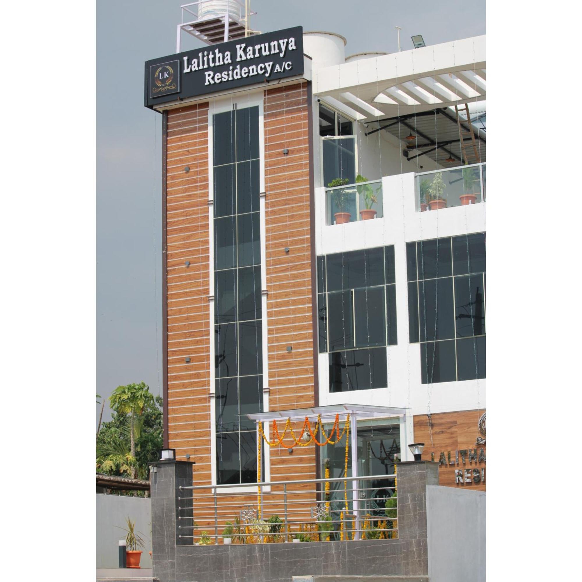 Hotel Lalitha Karunya Residency A/C Bāpatla Exterior foto