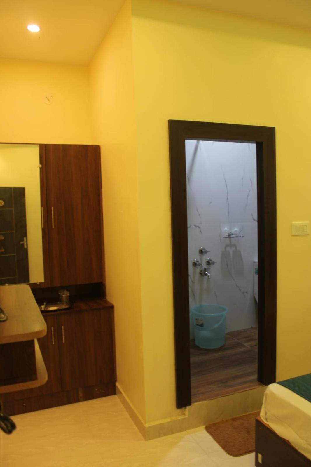 Hotel Lalitha Karunya Residency A/C Bāpatla Exterior foto